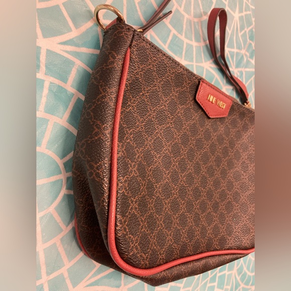 💛TODAY**$15**Nine West brown & red leather-like clutch w/removable wrist strap. - Picture 3 of 6